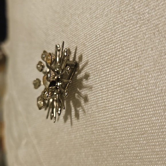 Vintage Atomic Starburst Snowflake Brooch Pin Silver Tone Crystal Rhinestone - Picture 2 of 3